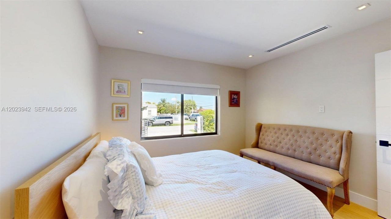 3800 NW 12th St, Miami, FL 33126 Photo