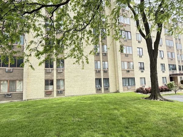 9745 S Karlov Avenue, Unit 304, Oak Lawn, IL 60453