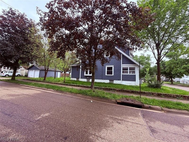 2183 25th Street SW, Akron, OH 44314 Photo 3