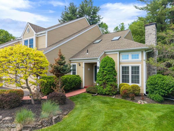 9 Ridgefield Drive, Voorheesville, NY 12186