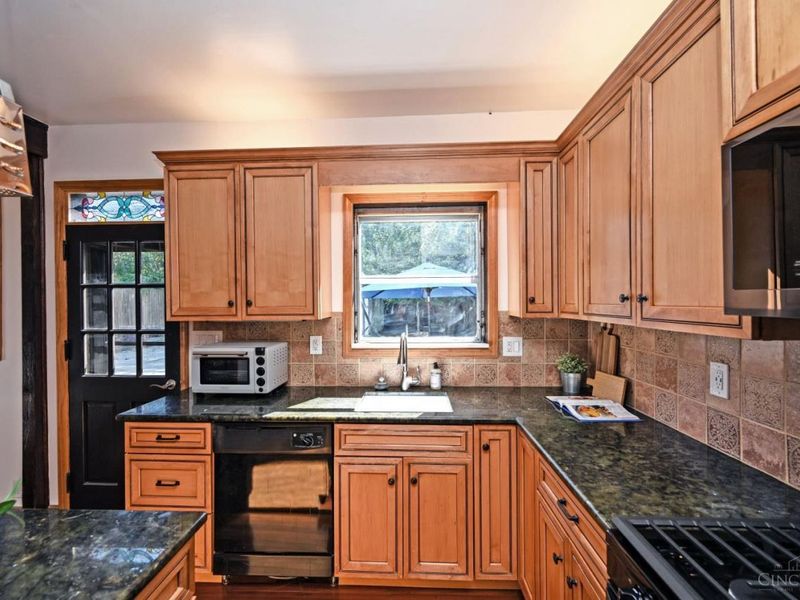 241 Senator Place, Cincinnati, OH 45220 Photo 21