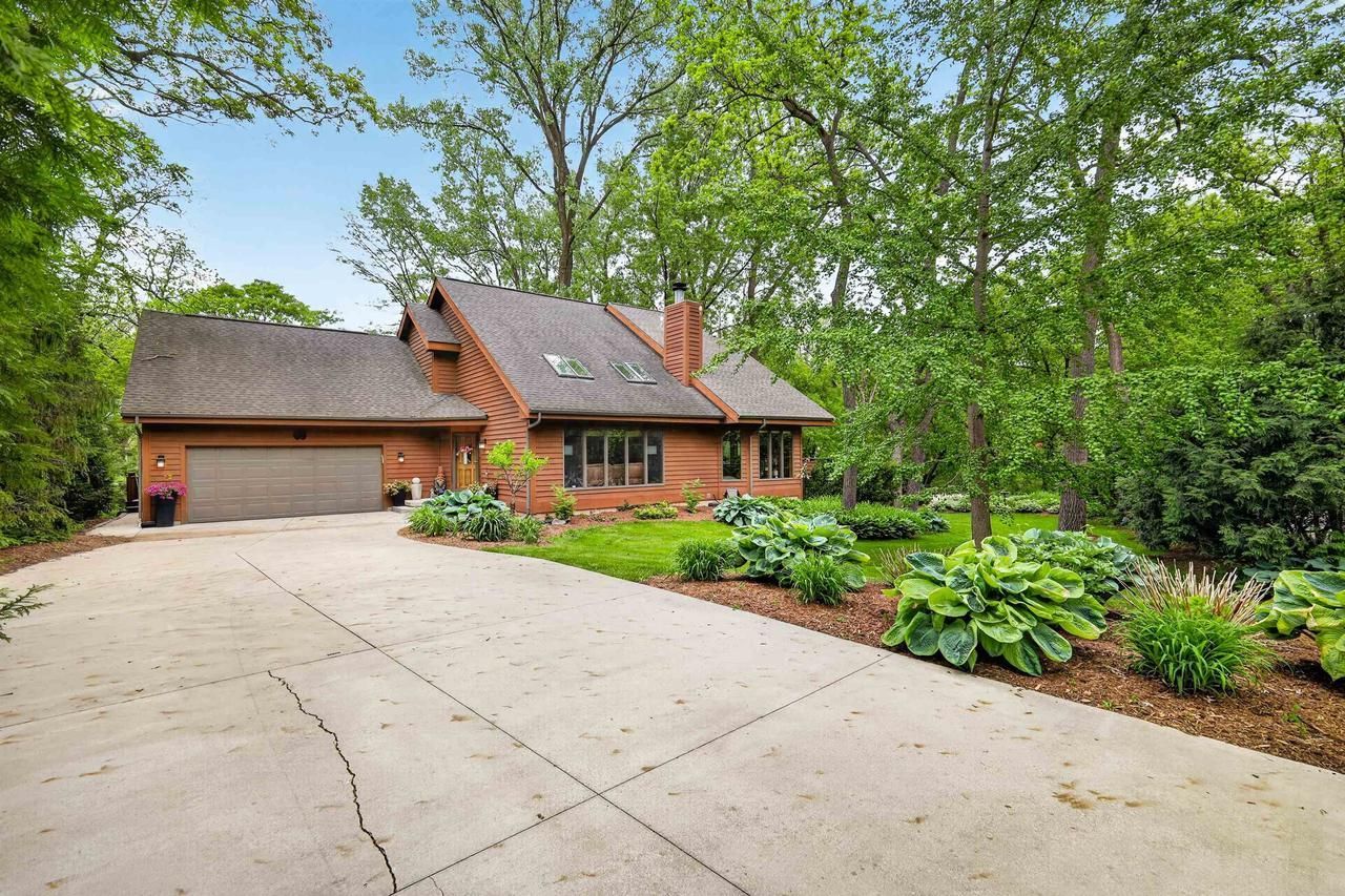 44 White Oaks Lane, Madison, WI 53711 Main Photo
