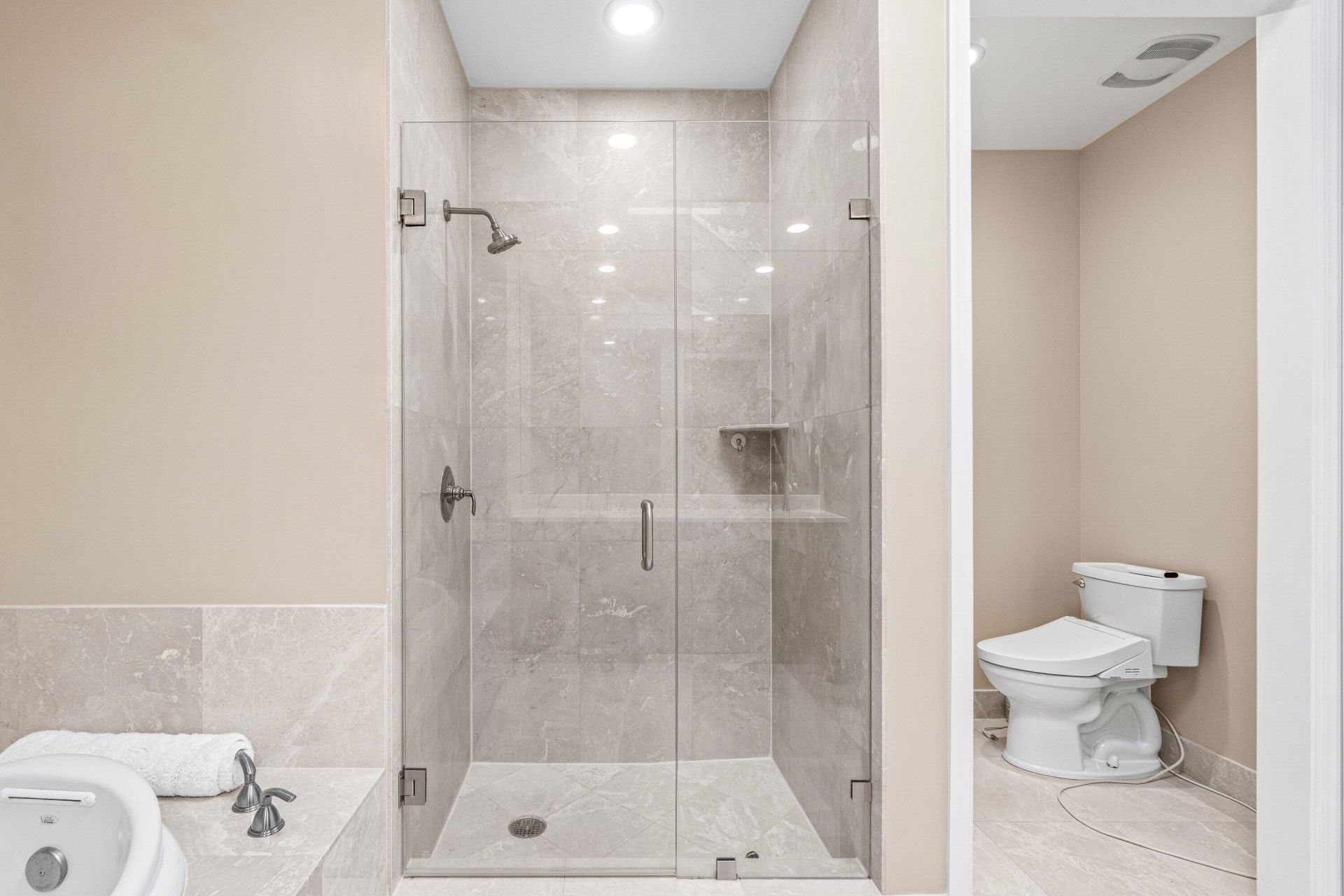 2650 Lake Shore Drive, Unit 2403, West Palm Beach, FL 33404 Photo