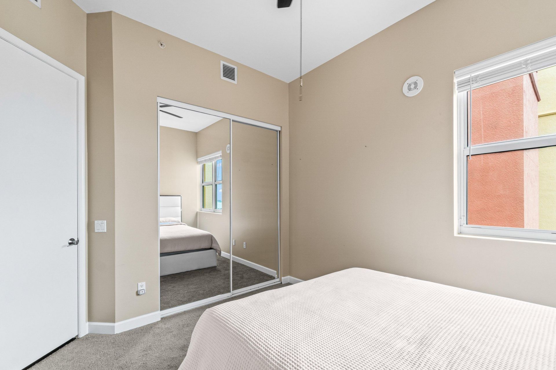 2650 Lake Shore Drive, Unit 2403, West Palm Beach, FL 33404 Photo