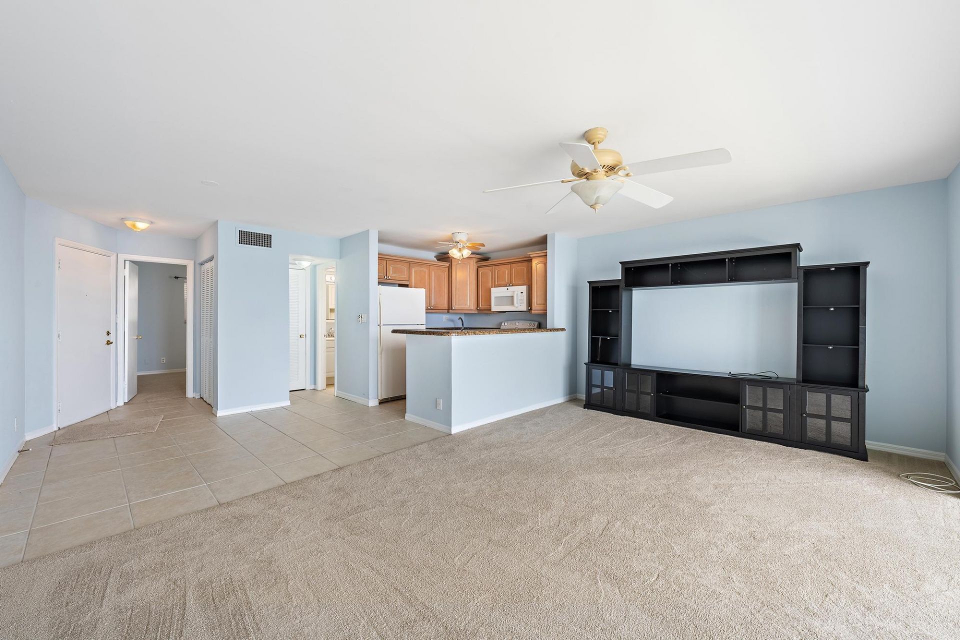 400 Wilma Circle, Unit 206, Riviera Beach, FL 33404 Photo