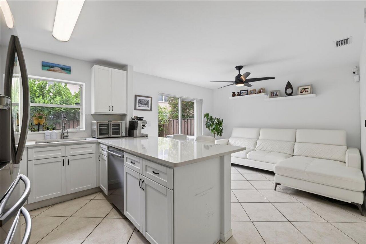 10870 NW 12th Drive, Plantation, FL 33322 Photo