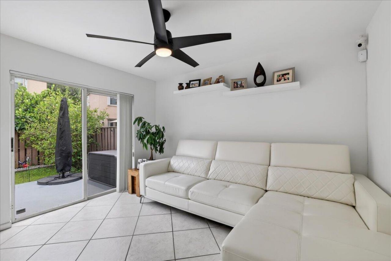 10870 NW 12th Drive, Plantation, FL 33322 Photo