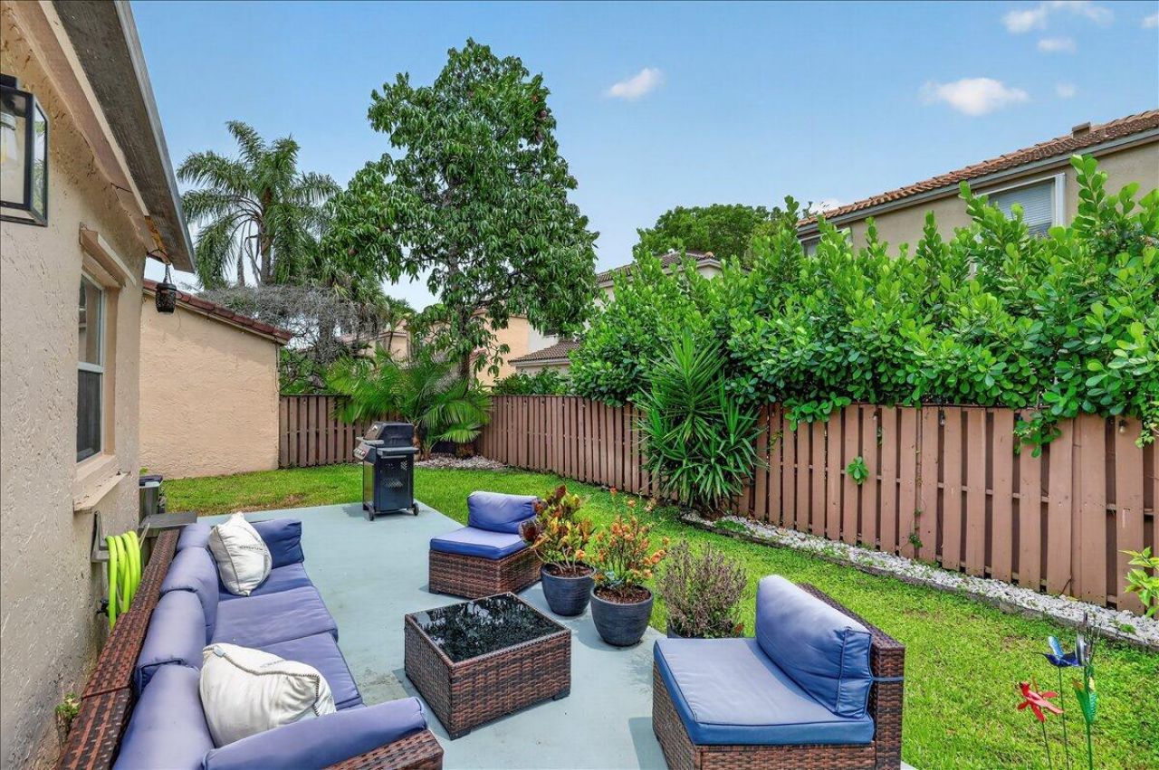 10870 NW 12th Drive, Plantation, FL 33322 Photo