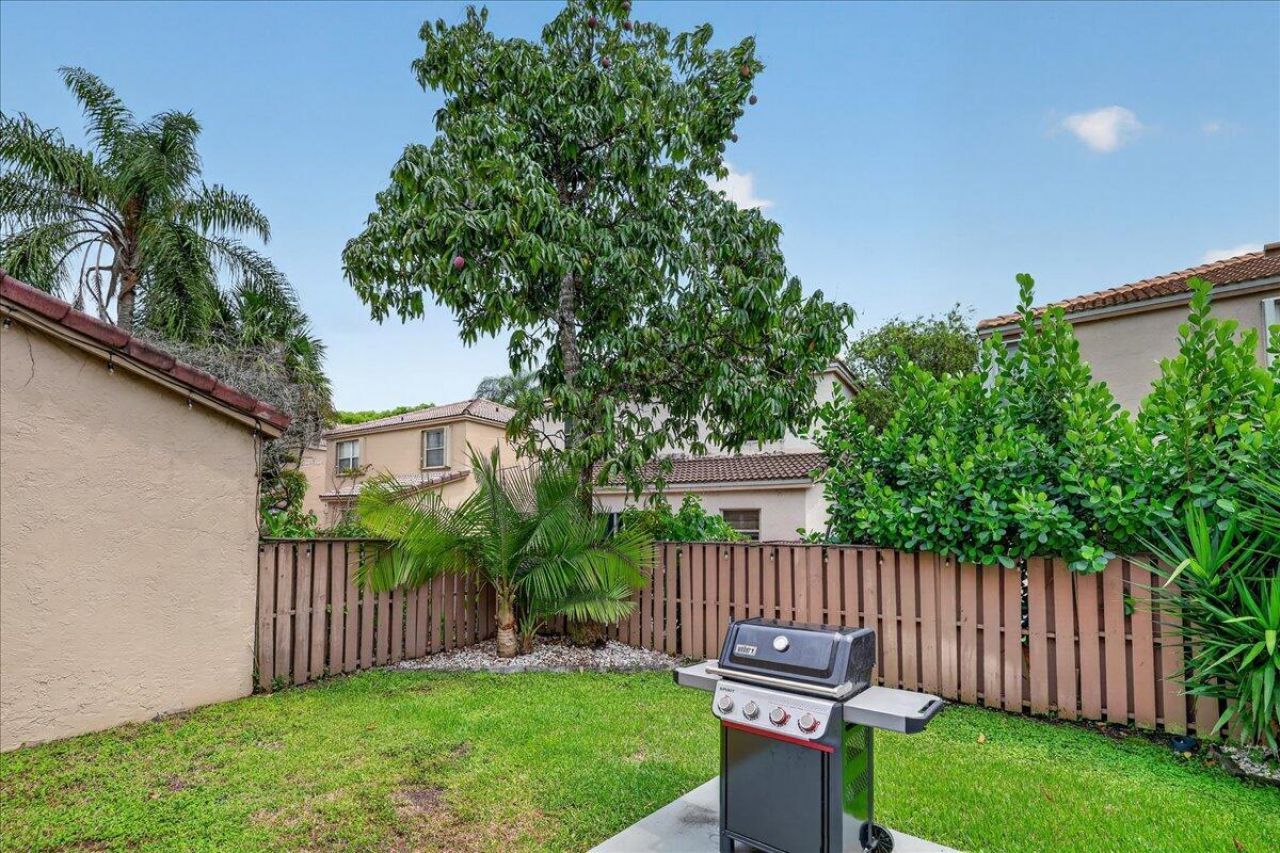 10870 NW 12th Drive, Plantation, FL 33322 Photo