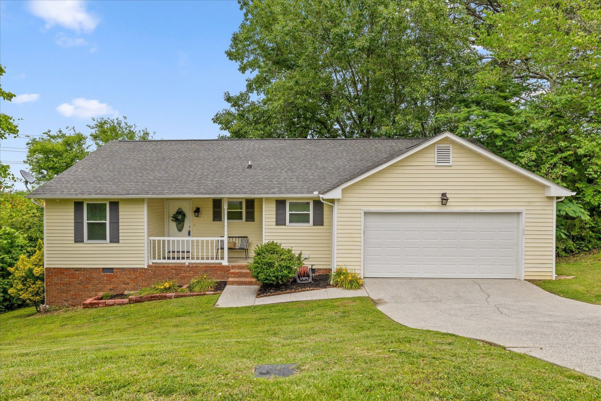 1712 E Rebel Road, Rossville, GA 30741 Main Photo
