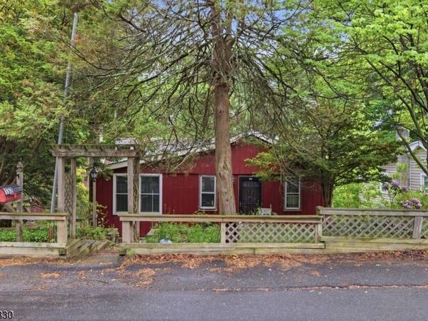 193 Monroe Trl, Hopatcong, NJ 07843