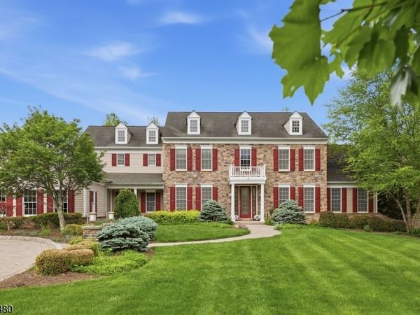 8 Ridgeline Dr, Washington, NJ 07853
