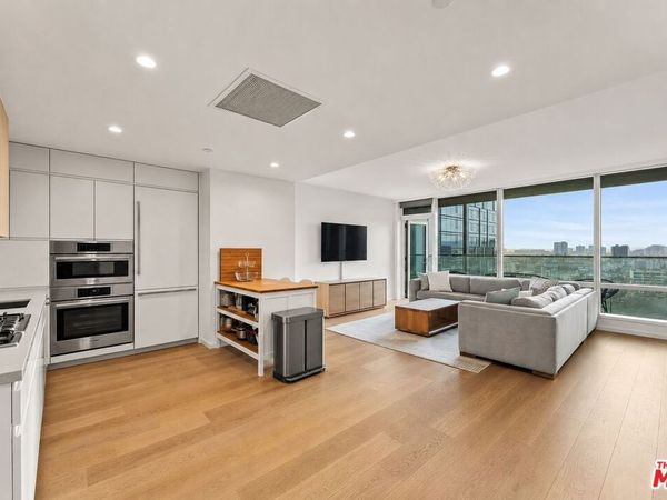 877 Francisco Street, Unit 1716, Los Angeles, CA 90017