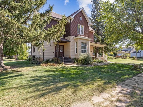 910 Meridian , Tipton, IA 52772