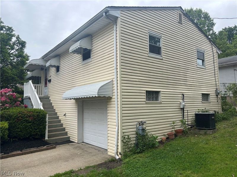 2265 S Hawkins Avenue , Akron, OH 44314 Photo 3