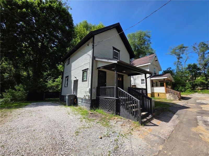 392 Bailey Court , Akron, OH 44304 Photo 2