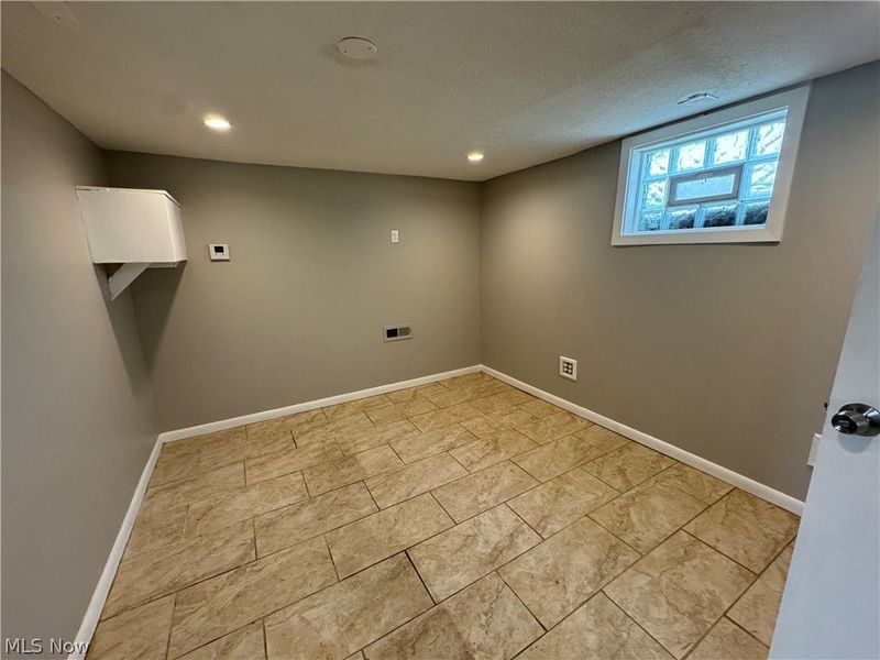 392 Bailey Court , Akron, OH 44304 Photo 9