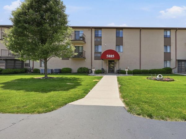 5885 Beechcroft Road , Unit 302, Columbus, OH 43229
