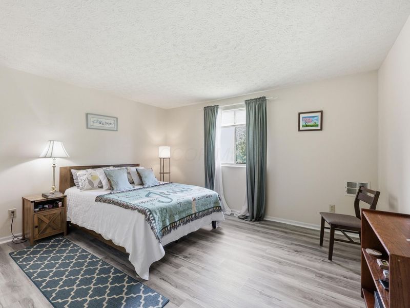 5885 Beechcroft Road , Unit 302, Columbus, OH 43229 Photo 11