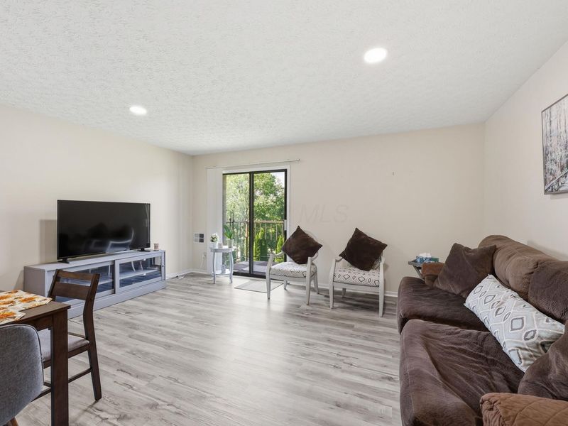 5885 Beechcroft Road , Unit 302, Columbus, OH 43229 Photo 5
