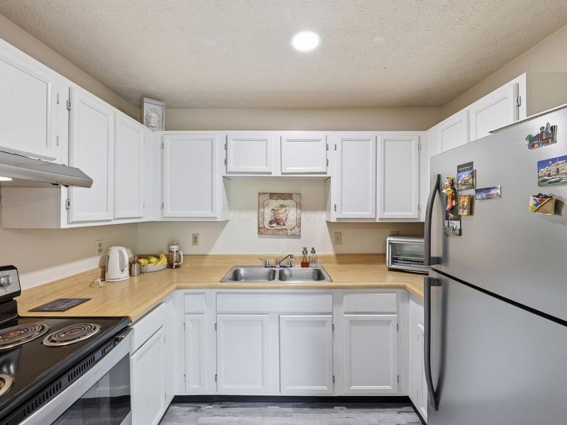 5885 Beechcroft Road , Unit 302, Columbus, OH 43229 Photo 8
