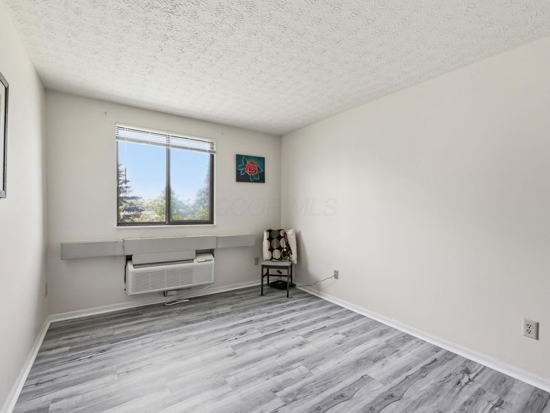 5885 Beechcroft Road , Unit 302, Columbus, OH 43229 Photo 9