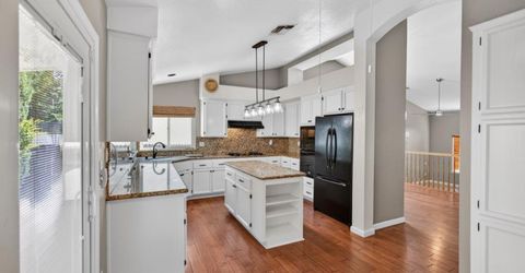 8758 Freesia Dr, Elk Grove, CA 95624 Photo