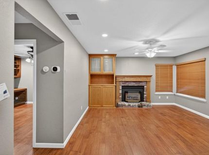 8758 Freesia Dr, Elk Grove, CA 95624 Photo