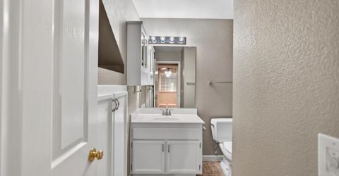 8758 Freesia Dr, Elk Grove, CA 95624 Photo