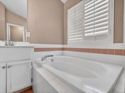 8758 Freesia Dr, Elk Grove, CA 95624 Photo