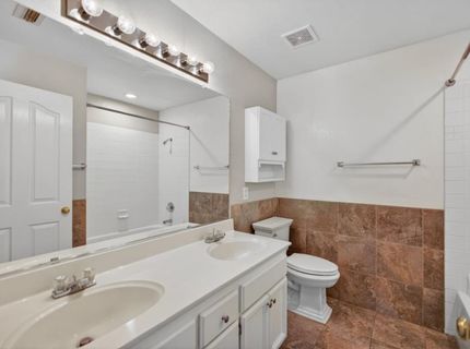 8758 Freesia Dr, Elk Grove, CA 95624 Photo