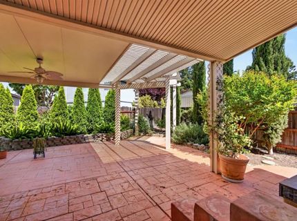 8758 Freesia Dr, Elk Grove, CA 95624 Photo