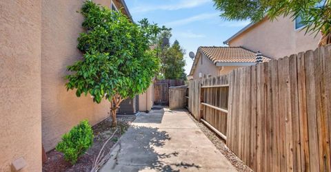 8758 Freesia Dr, Elk Grove, CA 95624 Photo
