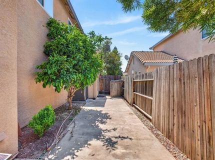 8758 Freesia Dr, Elk Grove, CA 95624 Photo