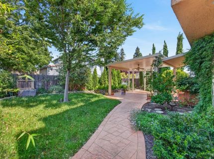 8758 Freesia Dr, Elk Grove, CA 95624 Photo