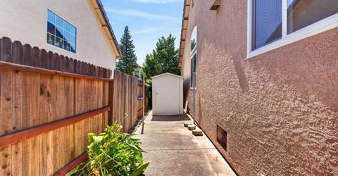 8758 Freesia Dr, Elk Grove, CA 95624 Photo