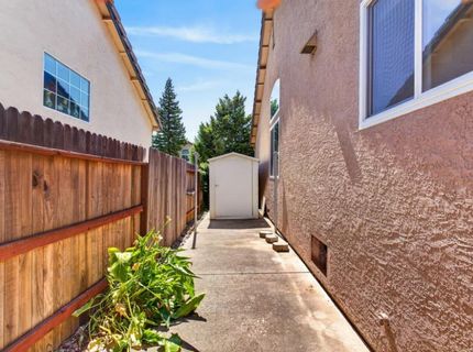 8758 Freesia Dr, Elk Grove, CA 95624 Photo