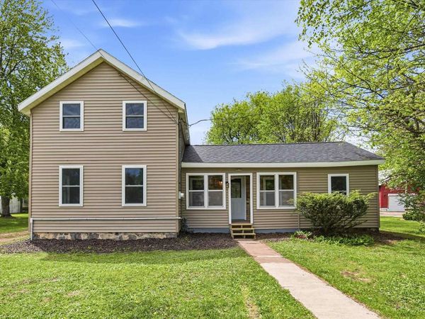 600 ROYALTON STREET, Waupaca, WI 54981
