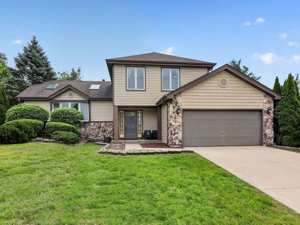 1001 Oak Ridge Drive , Streamwood, IL 60107