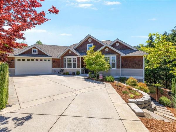 4279 Murryhill Court, Medford, OR 97504