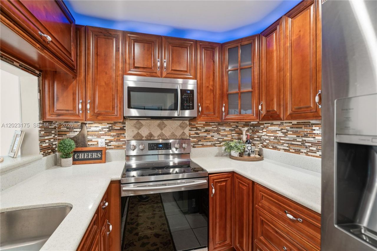 9367 SW 1st St, Unit 808, Plantation, FL 33324 Photo