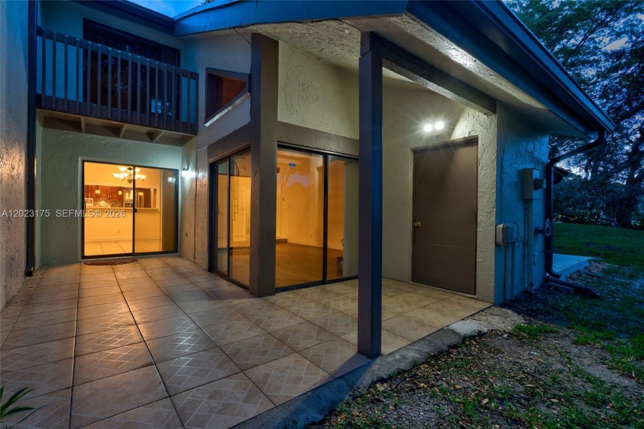 9367 SW 1st St, Unit 808, Plantation, FL 33324 Photo