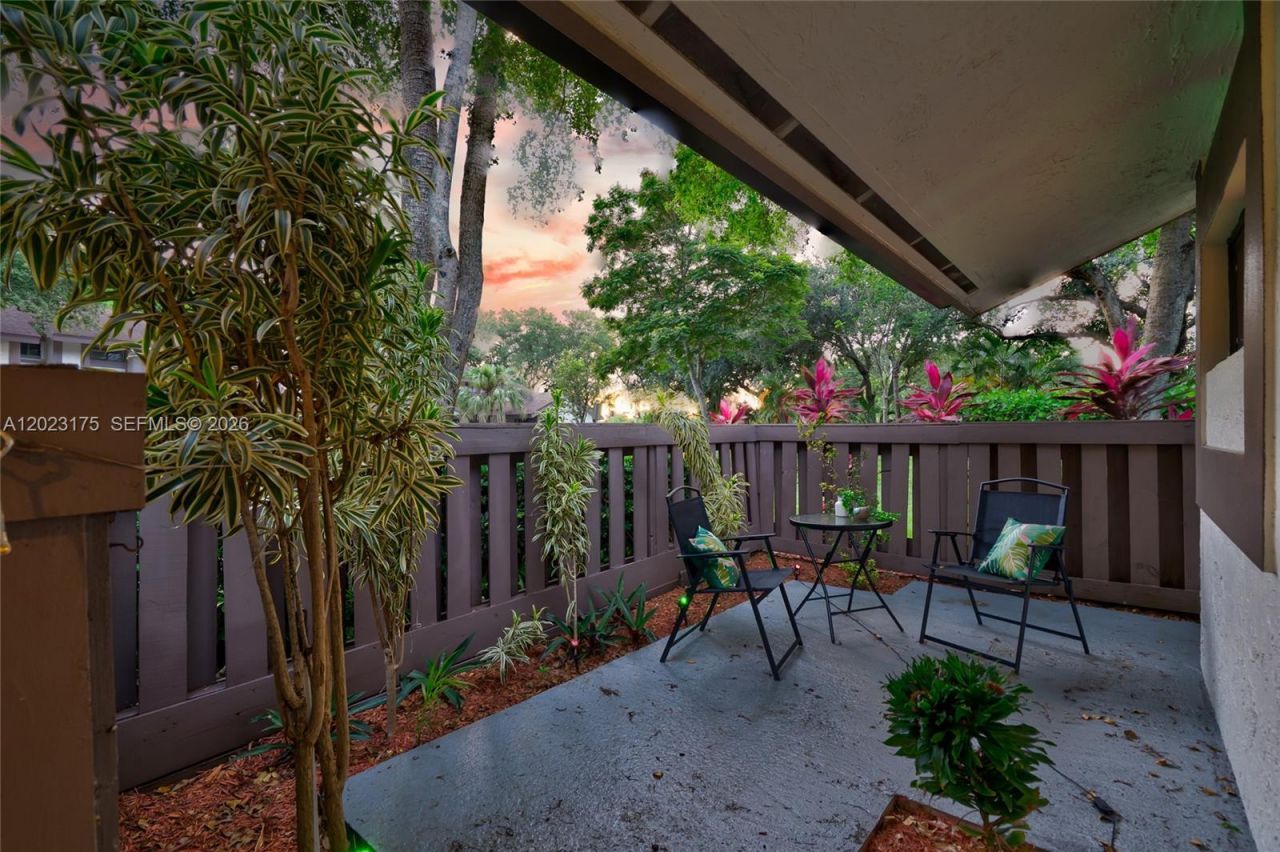 9367 SW 1st St, Unit 808, Plantation, FL 33324 Photo