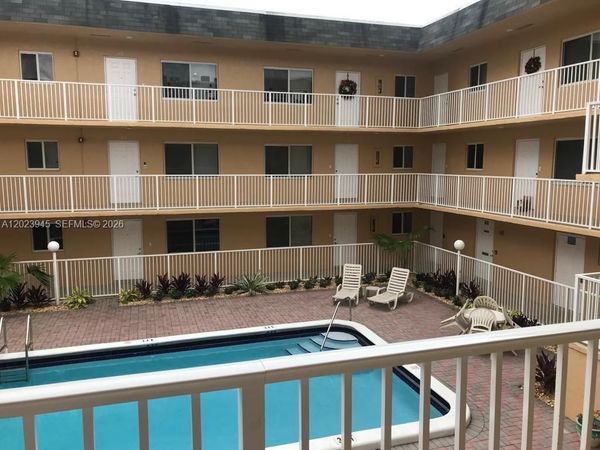 7910 Taft St , Unit 214, Pembroke Pines, FL 33024