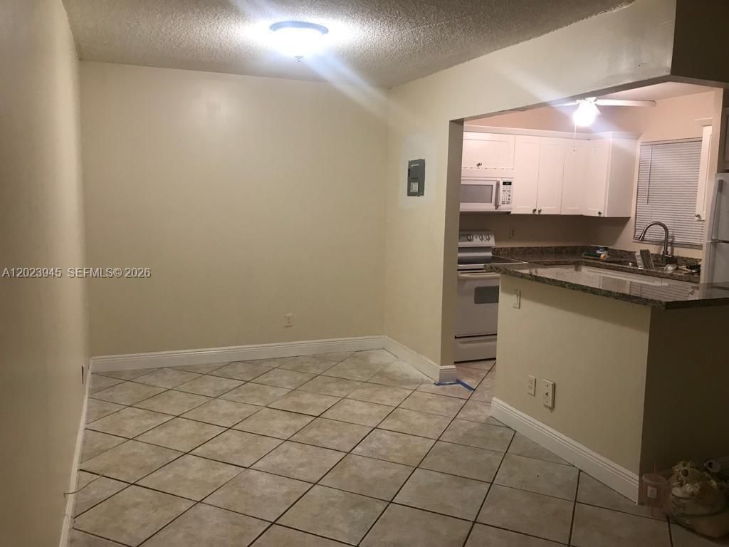 7910 Taft St , Unit 214, Pembroke Pines, FL 33024 Photo