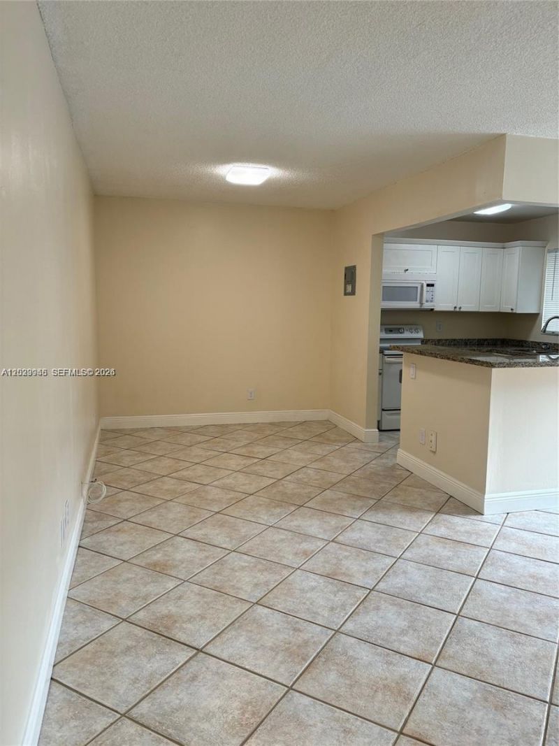 7910 Taft St , Unit 214, Pembroke Pines, FL 33024 Photo