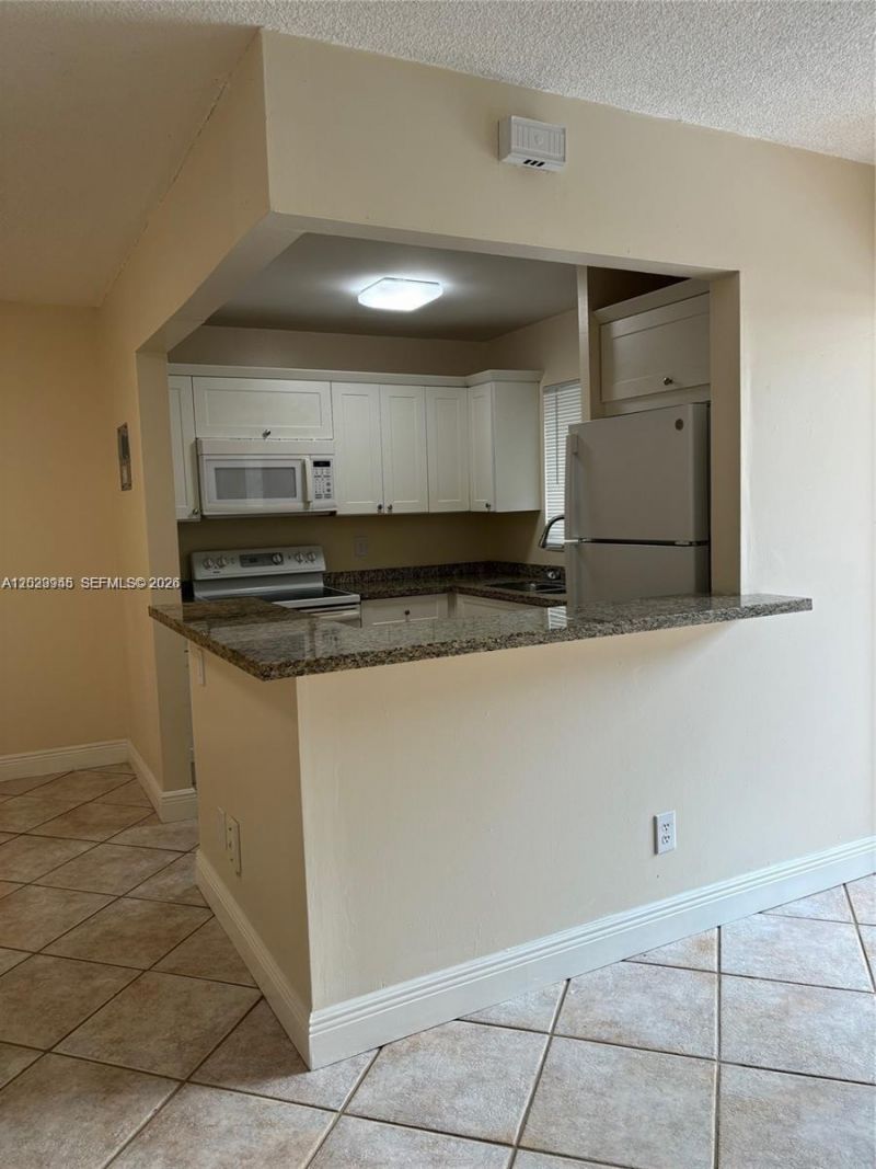 7910 Taft St , Unit 214, Pembroke Pines, FL 33024 Photo