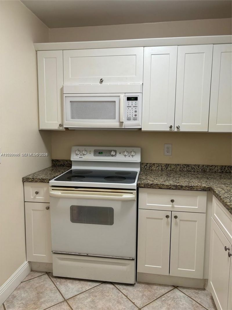 7910 Taft St , Unit 214, Pembroke Pines, FL 33024 Photo
