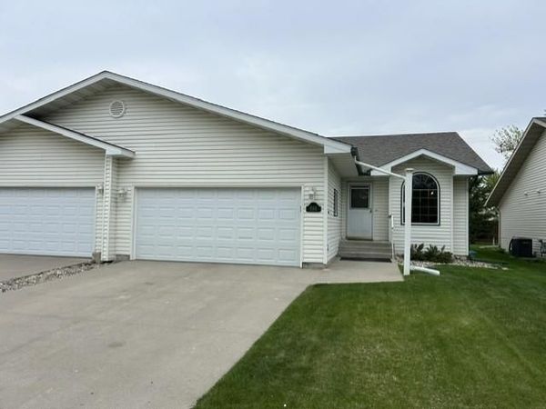 816 Lakeridge Place , West Fargo, ND 58078