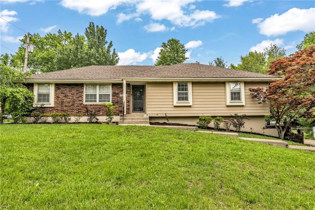17908 E Cheyenne Drive, Independence, MO 64056 Main Photo